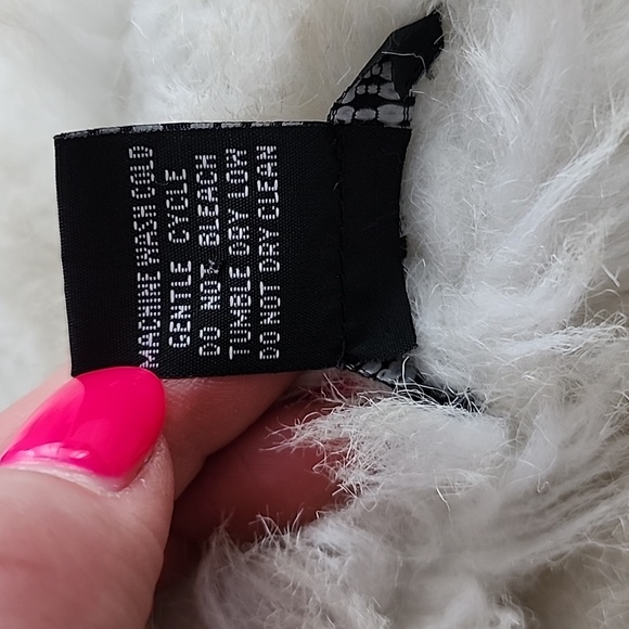 Sweater - Picture 10 of 10